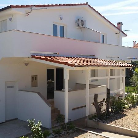 מאנדרה Apartments Maretic מראה חיצוני תמונה