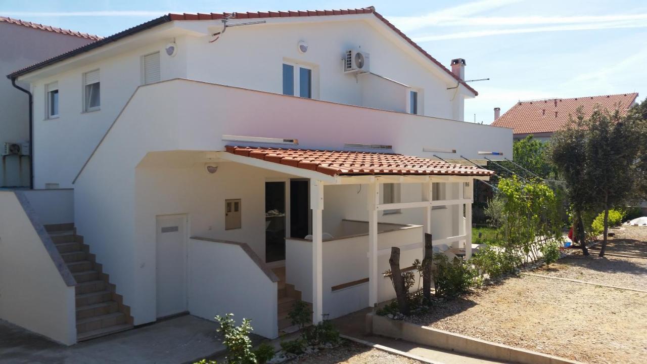 מאנדרה Apartments Maretic מראה חיצוני תמונה