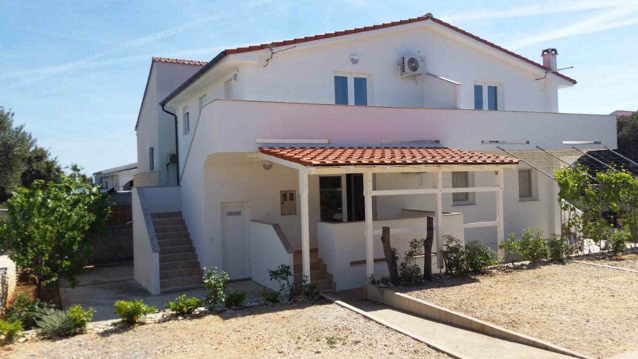 מאנדרה Apartments Maretic מראה חיצוני תמונה