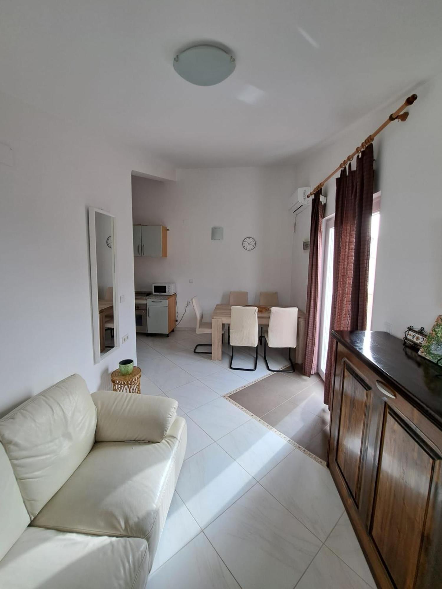 מאנדרה Apartments Maretic מראה חיצוני תמונה
