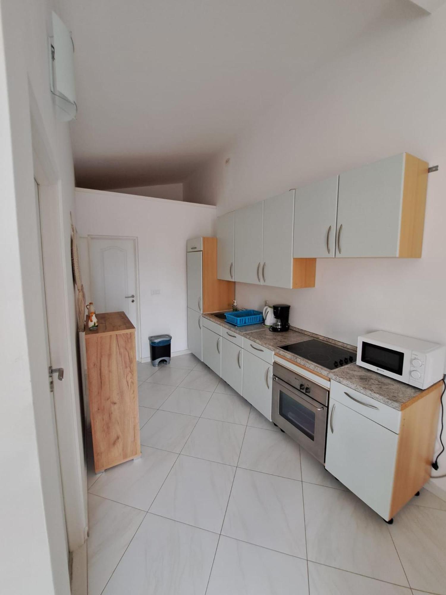 מאנדרה Apartments Maretic מראה חיצוני תמונה