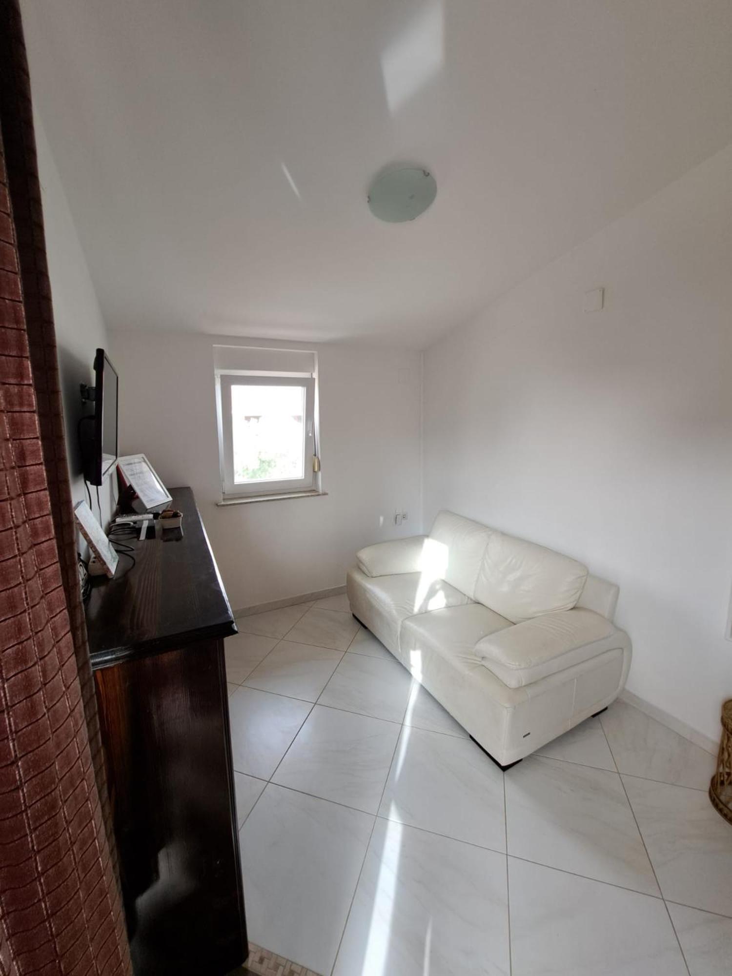 מאנדרה Apartments Maretic מראה חיצוני תמונה
