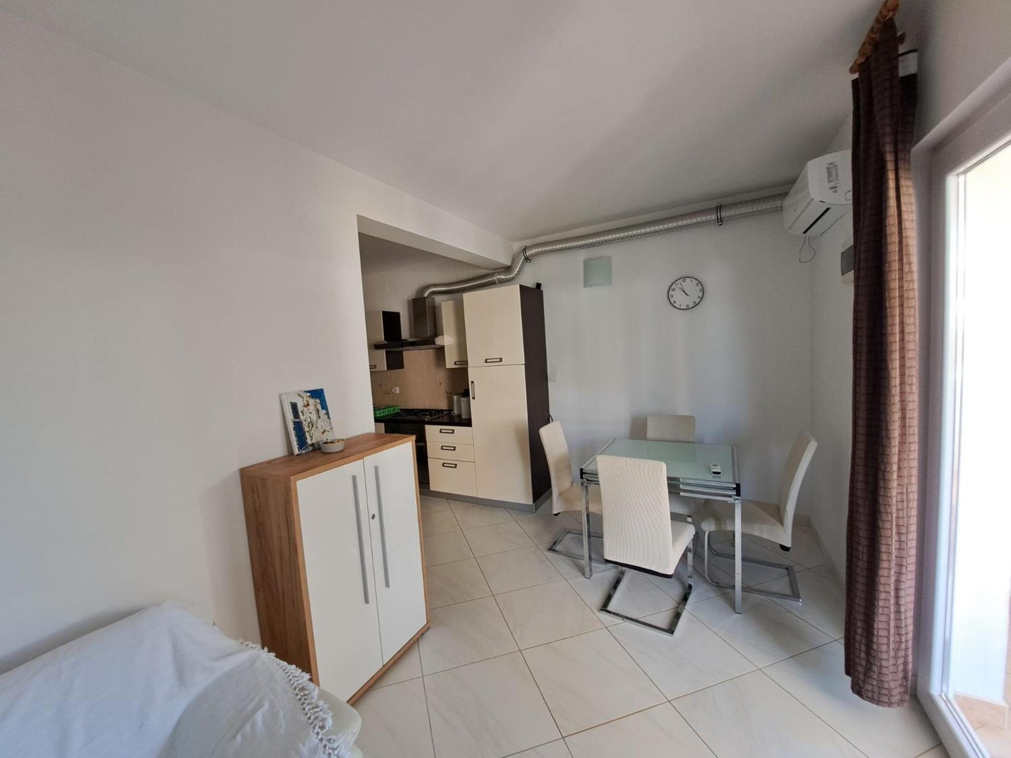 מאנדרה Apartments Maretic מראה חיצוני תמונה