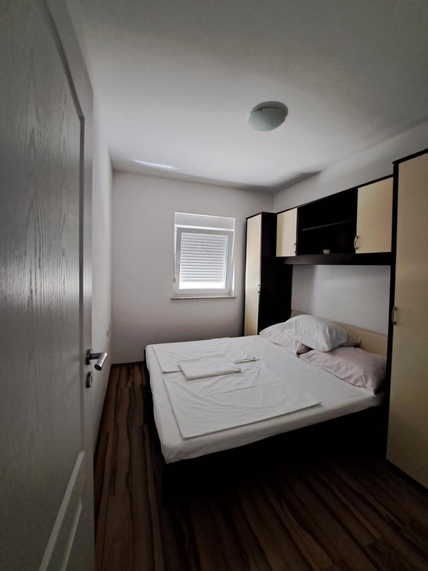 מאנדרה Apartments Maretic מראה חיצוני תמונה