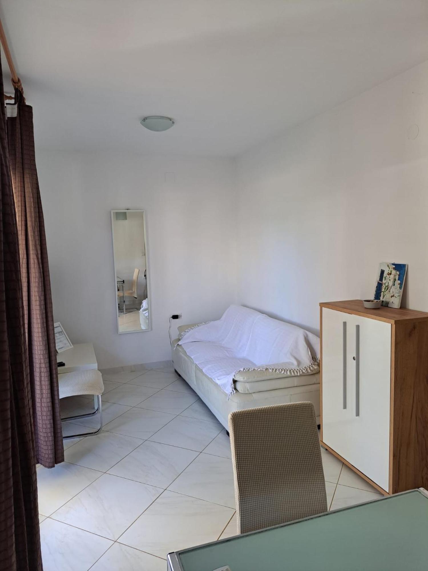 מאנדרה Apartments Maretic מראה חיצוני תמונה