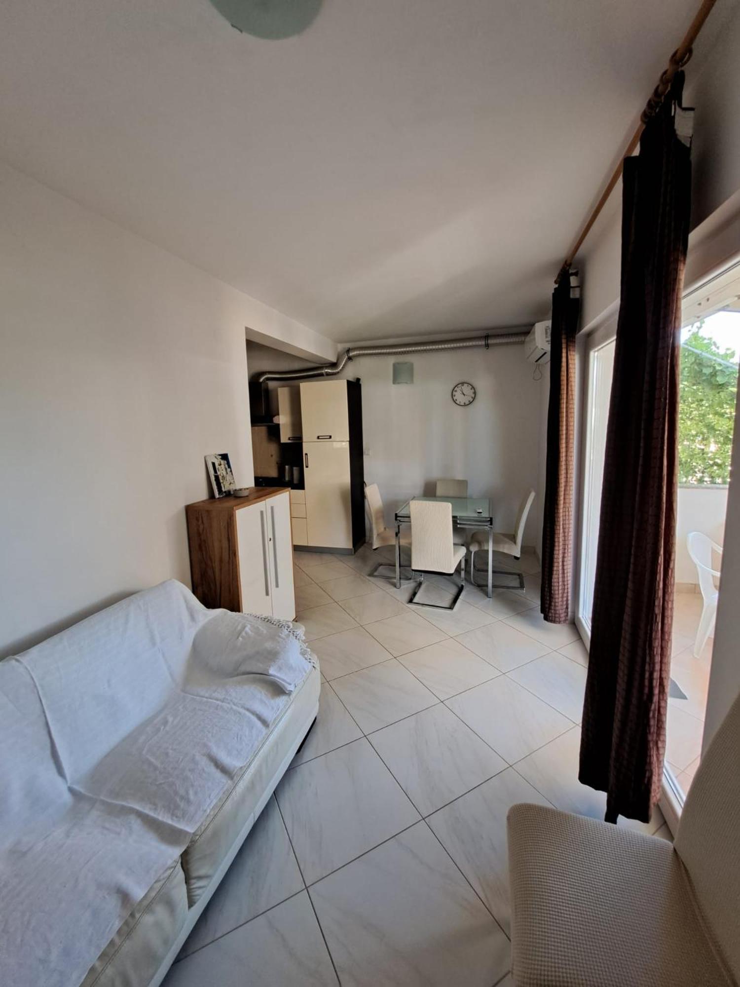 מאנדרה Apartments Maretic מראה חיצוני תמונה
